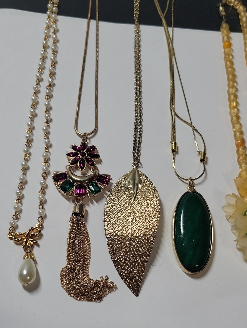Green Oval Pendant Necklace - Women Jewelry Lot